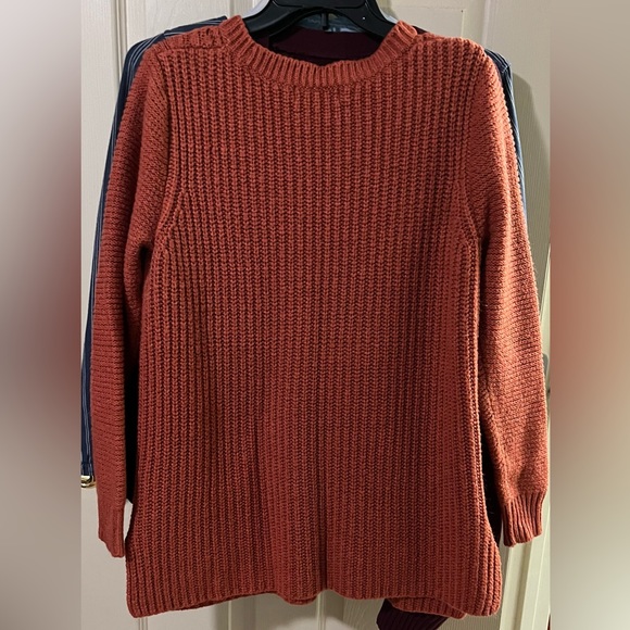 Pretty orange sweater - Picture 3 of 3